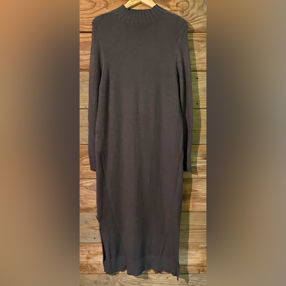 Jolie long sleeve, long sweater dress with side slits. Great condition. Size M